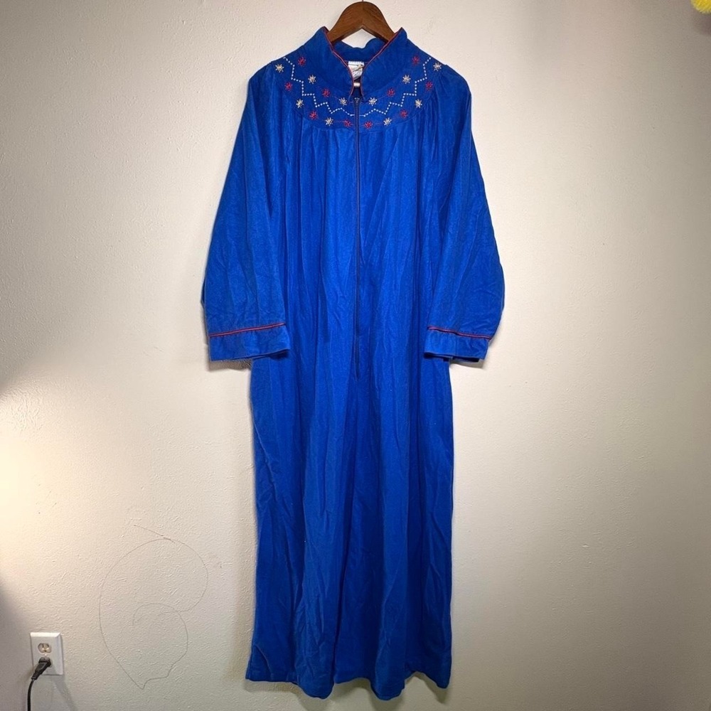 Vintage 70s Sweet Life Blue Embroidered Zip Up Robe with Red & White Star Motifs
